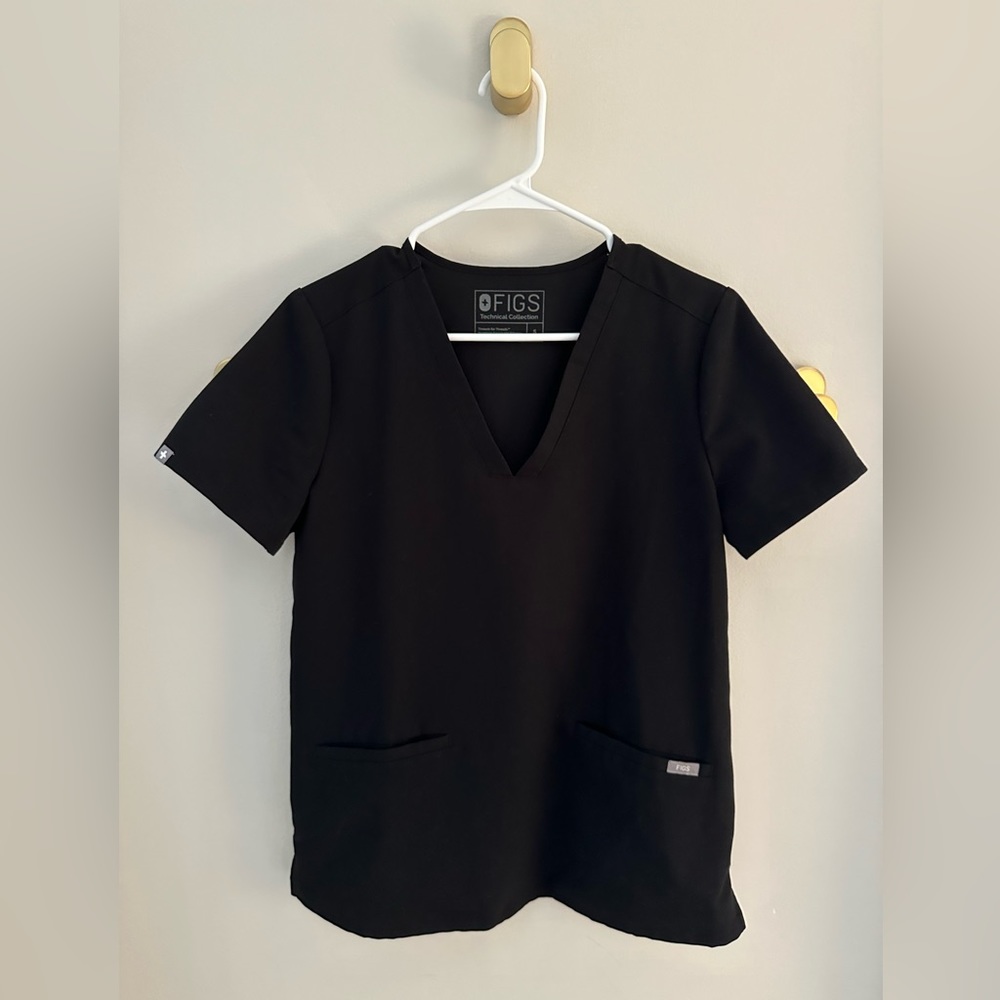Figs Casma Three Pocket Scrub Top - Black - Size Small
